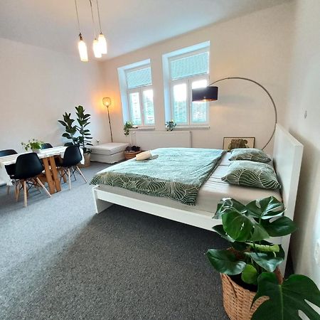 Lp 1926 Aneb U Nas Doma Apartment Zlin Ngoại thất bức ảnh